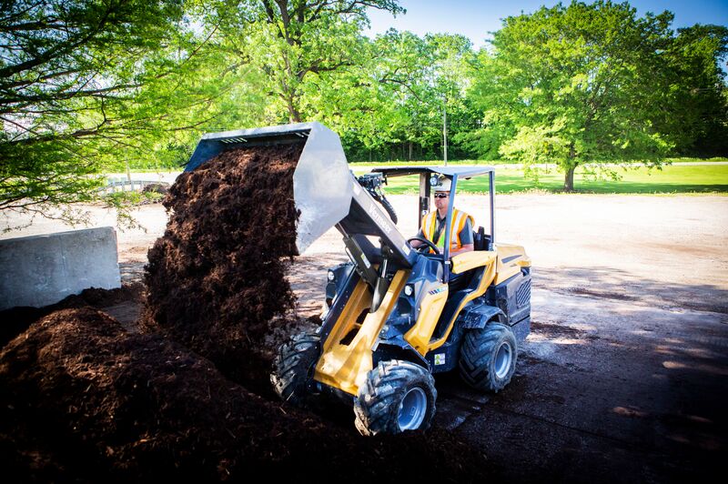 Mulch bucket attachment