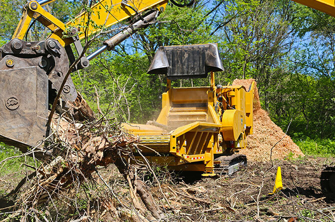 Vermeer HG6800TX Horizontal Grinder for Land clearing Projects